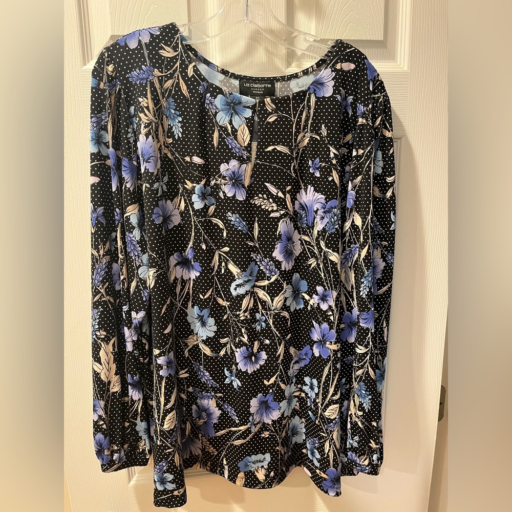 New with tags! Beautiful women’s black floral blouse. Size 2X.